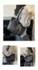 Nova bolsa tote feminina vintage de grande capacidade, bolsa de ombro estilosa e moderna, bolsa versátil de couro PU para sob o braço para mulheres