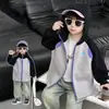 Chamarra con capucha de color block, estilo nuevo para niños, adecuada para primavera y otoño, cárdigan de punto casual y holgado con cremallera