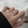Anillo de Línea Enrollada para Mujer, Moda de Gama Alta de Nicho, Estilo Minimalista Fresco, Anillo Cruzado Geométrico Abierto Ajustable, Moderno