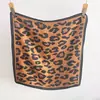 Lenço de Seda de Amora Versátil Estilo Francês Romântico com Bolinhas para Mulheres, Lenço Quadrado de Seda Cetim 70, Lenço de Pescoço para Primavera e Verão, Lenço de Seda com Bolinhas