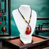 Collar de Piedra Cruda Ámbar Sangre, Colgante Largo de Gota de Agua de Ámbar con Cera de Abejas Patrón de Nube, Cadena de Suéter con Amuleto de Paz y Seguridad