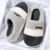 Pantuflas de felpa de algodón con bloques de color para mujer, para uso en interiores en otoño e invierno, antideslizantes, de suela gruesa, puntera cerrada, cálidas y adecuadas para parejas