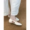 Primer Encuentro: Zapatos Negros Minimalistas Huecos Bajos sin Cordones para Mujer, Nuevos Zapatos Pequeños de Cuero Versátiles para el Verano y el Trayecto al Trabajo