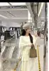 Impresionante atuendo estilo coreano: conjunto completo de dos piezas de punto color camel con top de manga murciélago blanco y falda