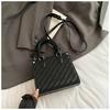 Bolso Pequeño de Alta Gama y Elegante para Mujer 2025 Nuevo Verano Bolso Bandolera Versátil para el Hombro Bolso Cuadrado Pequeño Casual de Mano