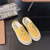 Sapatos Brancos de Solado Grosso para Mulheres 2026 Primavera e Verão Novo Estilo Aumentadores de Altura Slip-On Solado Macio Mules Preguiçosos Sapatos de Lona Femininos