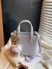Bolso de Mujer 2025 Otoño Nuevo Estilo Bolso Cruzado Bolso Cubo Retro Elegante de Alto Valor de Moda Nicho Bolso de Hombro de Mano