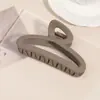 Pinza para el Cabello Grande Minimalista con Acabado de Alta Gama para Mujer, Adecuada para Peinados Recogidos en la Parte Trasera de la Cabeza, con un Diseño de Pinza de Tiburón Semicircular Mate de Yiwu