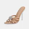 Sandálias de salto alto plus size transfronteiriças, novo modelo de comércio exterior, estilo europeu e americano, alto apelo estético, tira cruzada, emagrecimento, sapatos femininos de salto agulha com strass
