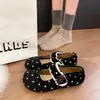 Sapatos Mary Jane de lã com bolinhas para mulheres, nova coleção outono/inverno 2026, sola macia, design de tira única, sapatos baixos únicos e estilosos