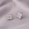 Aretes de Trébol de Cuatro Hojas de Aguja Plateada para Mujer, Circonita, Fáciles y de Alta Gama, Diseño Versátil para el Día a Día, Aretes para Perforación de Oreja de Estudiante