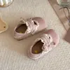 Zapatos de Cuero Estilo Francés para Niños 2026 Primavera y Otoño Nuevos Zapatos Birkenstock para Niñas con Borde de Encaje Lindos Zapatos para Caminar para Bebés con Suela Suave
