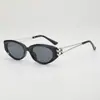 Gafas de sol metálicas de ojo de gato de moda y versátiles con patillas caladas, una opción popular en Europa y EE. UU., que ofrecen un look elegante y sofisticado para la protección solar al aire libre