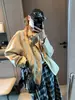 Diseño Streetwear Moqie Cuello Alto Botón Asimétrico Cintura con Cordón Silueta Holgada Chaqueta MQ1943