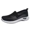 Sapatos Femininos Transfronteiriços Personalizados Sapatos Rasos de Malha Vazada para Meia-Idade e Idosos Sapatos Slip-on Rasos para Mães Sapatos de Cor Sólida para Uso Único de Comércio Exterior