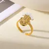 Anillo de Cinco Pétalos de Acero Inoxidable Dibujado con Alambre Explosivo Transfronterizo Anillo de Zirconia Verde Lujo Ligero Oro de 18K Personalidad Moda Retro