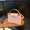 Bolsa Cuadrada Pequeña para Mujer Diseño de Nicho Nuevo Otoño 2025 Moda Personalidad Estilo Occidental Retro Casual Bolso de Hombro Cruzado