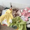 Cárdigan infantil grueso con forro de polar, cálido y elegante para otoño e invierno, con una sudadera con capucha de felpa temática de dibujos animados, perfecta como abrigo cálido para niños pequeños y bebés.