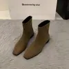 Botas de Tornozelo Francesas de Camurça com Salto Grosso para Mulheres, Novas Botas Martin Populares Outono/Inverno 2026, Botas Curtas Slim com Forro de Lã