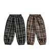 Pantalones de forro polar para niños de comercio exterior 2026 otoño e invierno nuevo estilo pantalones casuales para niños holgados y elegantes pantalones jogger de cuadros coreanos