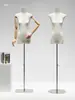 Accesorios para tienda de ropa estilo coreano nuevo maniquí de medio cuerpo cuerpo plano pecho pequeño soporte de exhibición ropa de mujer