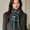 Cachecol Xadrez Azul-Esverdeado Super Bonito Estilo Coreano para Mulheres, Novo Cachecol de Pescoço Espesso e Quente para Outono e Inverno, Realça a Tez, Xale de Faux Cashmere