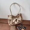 Nueva colección otoño e invierno 2026: bolsa de mano de cuero y terciopelo, bolso de hombro, con detalle de lazo, bolso versátil, diseño de lunares, estilo casual