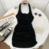 Vestido Sexy Quente de Moda com Gola Halter e Bojos no Peito para Mulheres Verão Novo Slim Fit Franzido Bodycon Sem Mangas Mini Saia
