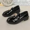 Mocassins Femininos de Salto Grosso 2026 Novo Modelo Bico Redondo Salto Médio Casuais Slip-On Sapatos de Couro Estilo Britânico Calçados de Comércio Exterior Transfronteiriços