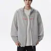 Jaqueta corta-vento leve e respirável com capuz estilo streetwear americano para homens, roupas de proteção solar dopamina para atividades ao ar livre no verão, versátil