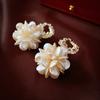 Pendientes de Flor de Acrílico Retro Franceses, Simples y de Alta Gama, Pétalos Plegados tipo Metal, Pendientes Elegantes para Mujer