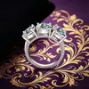 Fornecimento Transfronteiriço Anel Feminino de Prata Esterlina S925 com Três Pedras de Moissanita Anel de Ovo de Pombo de Diamante de Moissanita de Luxo de Alta Qualidade Venda por Atacado