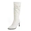 Botas femininas de bico fino, plissadas e de salto alto, estilo europeu e americano, coleção de outono 2026, com salto fino e design em camadas, saltos altos que não ultrapassam o joelho, botas femininas longas