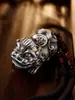 Artesanato Banhado a Prata, Ornamento de Mão Pixiu Atrator de Riqueza, Brinquedo Criativo Mordedor de Dinheiro, Presente, Pingente de Carro, Venda Direta do Fabricante