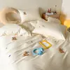 Juego de cuatro piezas de satén de Xinjiang de algodón 100% para maternidad e infantil, algodón de fibra larga bordado, edredón bordado de algodón puro, juego de tres piezas para dormitorio de estudiante