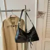 Bolsa de Axila Simples Versátil de Alta Qualidade 2026 Nova para Mulheres para o Trabalho Bolsa de Ombro de Grande Capacidade Moda Superfície Macia Popular