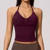 O novo sutiã esportivo de gola halter da Amazon é altamente elástico, respirável, justo e apresenta um lindo design nas costas.. É uma regata sem costura adequada para fitness e yoga.