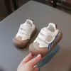 Zapatos para bebé niña, nuevos modelos de primavera y otoño, zapatos blandos para caminar para bebé, transpirables, versátiles, casuales para niños pequeños