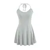 Conjunto de Camiseta de Manga Corta Ajustada con Cuello en U Grande Estilo Puro Deseo de Verano + Vestido Base Sexy de Tirantes Halter de Cintura Alta
