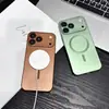 Adecuado para carcasa de teléfono magnética Apple 18 Pro, película para lente iPhone 17 con tacto suave mate, carcasa suave de TPU anticaídas de cobertura total