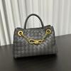 Moda Europeia e Americana 2024 Nova Bolsa de Tecido Grande Capacidade All-match Chain Cowhide Tote Bag Bolsa de Ombro Casual