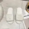 Chinelos fofos oversized 2026 para mulheres, novos estilos de outono e inverno, para usar em ambientes internos e externos, com sola plana, quentes e feitos de algodão
