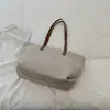 Bolsa casual de gran capacidad, nueva moda de tendencia de principios de otoño 2026, bolso de hombro para el trabajo, bolsa tote para estudiantes universitarios para clases