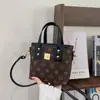 2026 Nuevo Modelo Bolso Cruzado de Hombro Único para Mujer, Bolso Pequeño Tipo Cubo, Bolso Monograma Retro Versátil Casual de Moda Transfronterizo