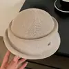 Sombrero Negro de Ala Enrollada para Mujer, Temporada de Primavera, Sensación de Alta Gama, Circunferencia de Cabeza Grande, Elegante Sombrero Tipo Cubo Retro