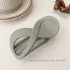 Color café con leche clip de pico de pato floral pasador grande para recogido en la nuca, accesorio de pelo de felpa nuevo de otoño e invierno 2026 para mujer
