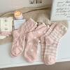 Calcetines Gruesos Dulces de Camello para Mujer Rosa Fresa Suaves Amigables con la Piel Cálidos para Dormir Calcetines Caseros con Relieve para Niña