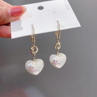 Brincos de sereia estilo francês celebridade da internet 2022 novo amor pérola celebridade da internet minimalista primavera 925 prata agulha ponto 人鱼姬耳环感法式网红2022新款爱心珍珠网红极简春季925银针现货