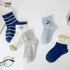 Calcetines infantiles Yishuangshuang, nuevos calcetines de media caña con estampado de dinosaurio de otoño e invierno, calcetines de algodón sin costuras para niños con temática de coches de algodón peinado