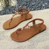 Zapatos de mujer transfronterizos, sandalias planas estilo bohemio con cuentas y pedrería, sandalias casuales de tiras en T y punta abierta para mujer al por mayor